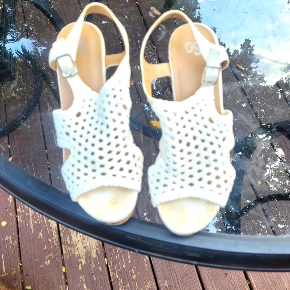 SO size 10 white wedges